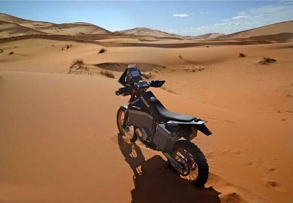 Une moto électrique testée au Maroc