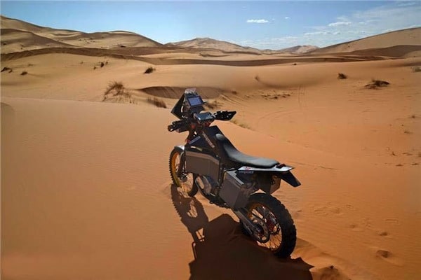 Une moto électrique testée au Maroc