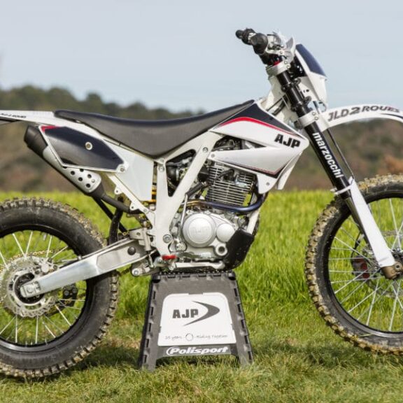 AJP PR4 Ultrapassar 2014