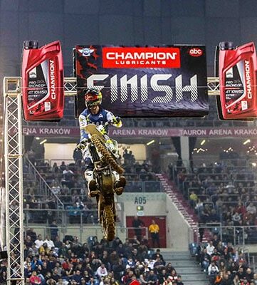 https://www.superenduro.org/fr/billy-bolt-met-fin-a-4-ans-d-invincibilite-de-taddy-blazusiak-a-domicile