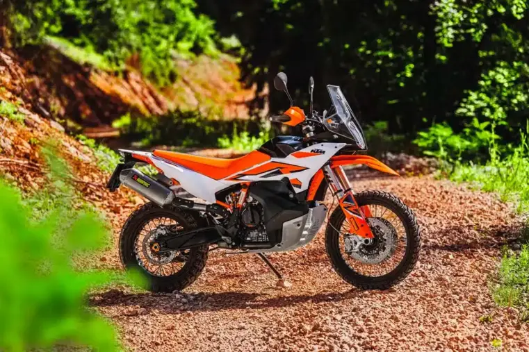 KTM 890 Adventure R 2023 et pneus mitas