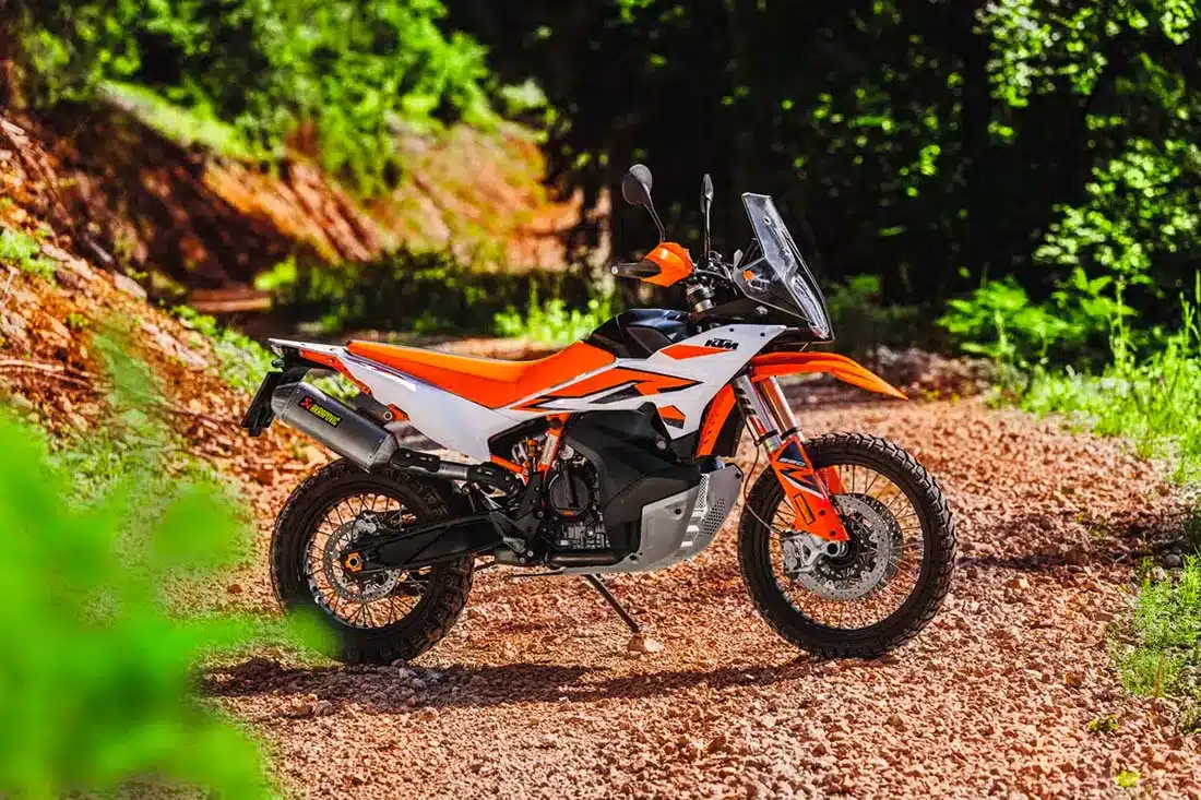 KTM 890 Adventure R 2023 et pneus mitas