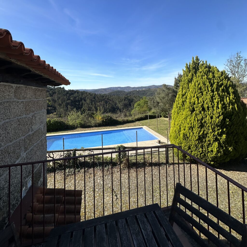 Il y a de quoi se reposer comme il faut au camp de base après les nombreuses heures de moto.