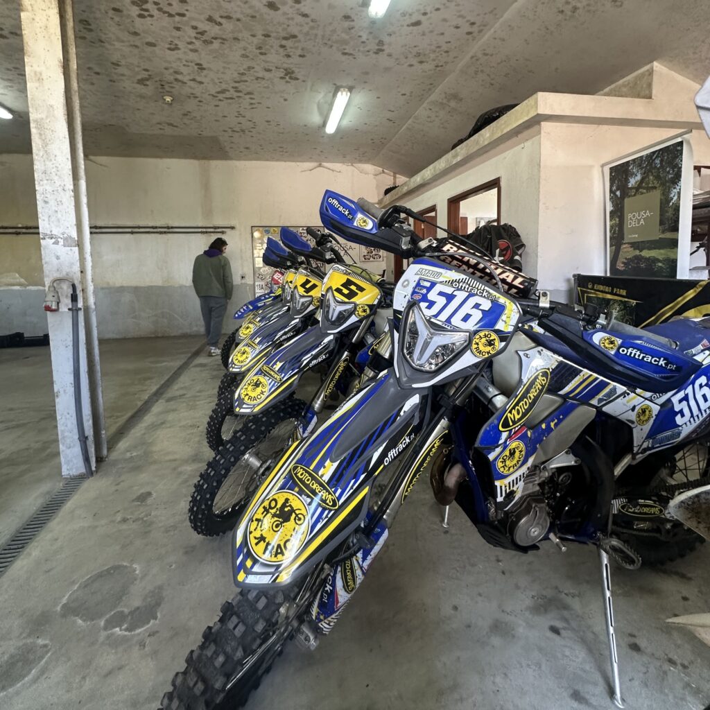 Une flotte de Sherco 250 et 300.